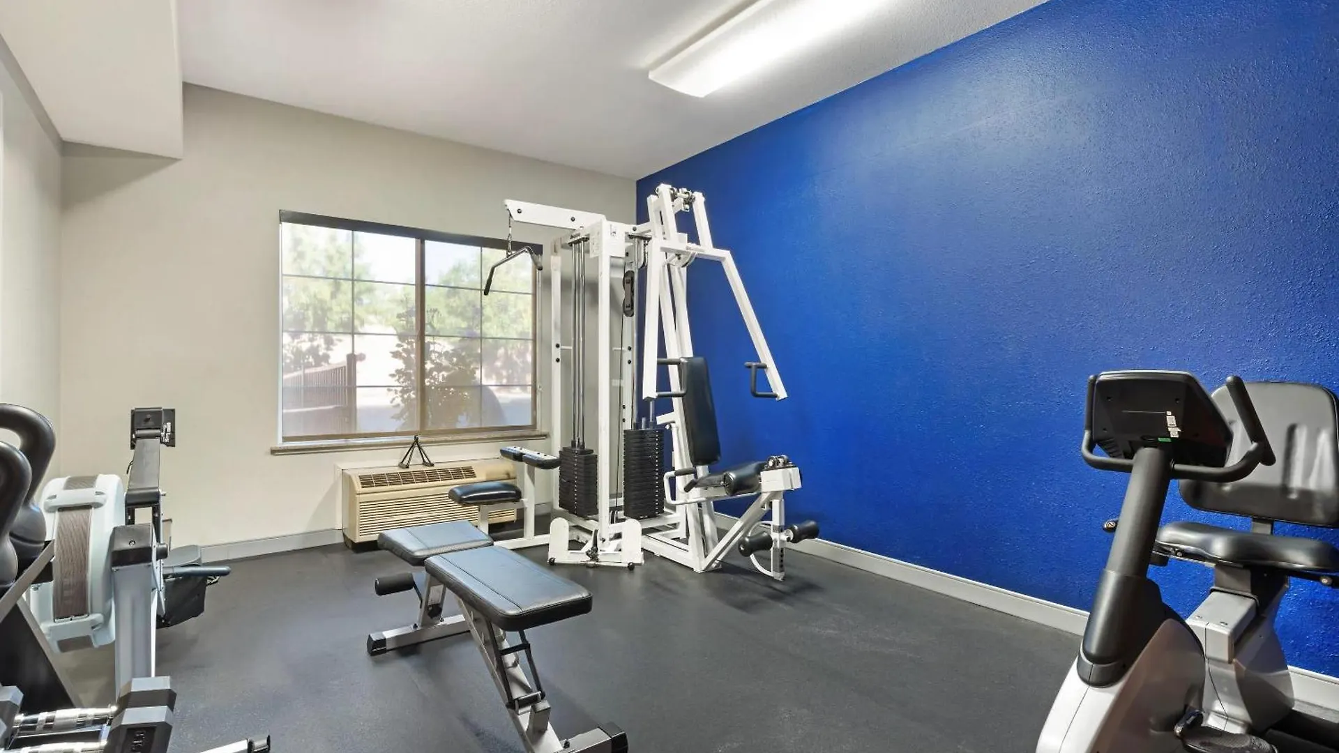 Comfort Inn & Suites Sacramento - University Area Hotel