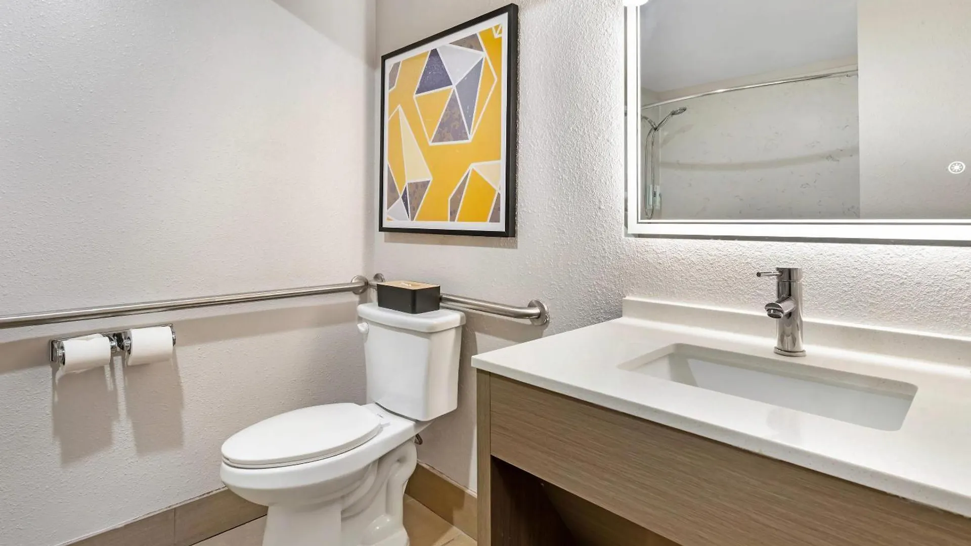 Comfort Inn & Suites Sacramento - University Area Hotel
