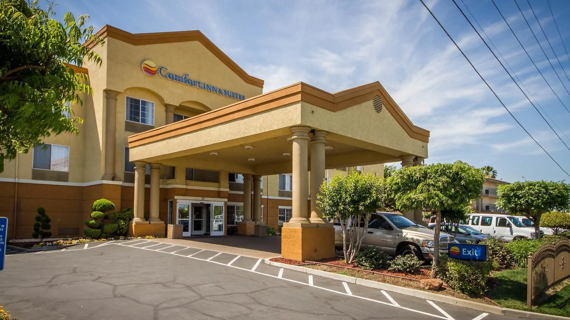 Comfort Inn & Suites Sacramento - University Area Hotel