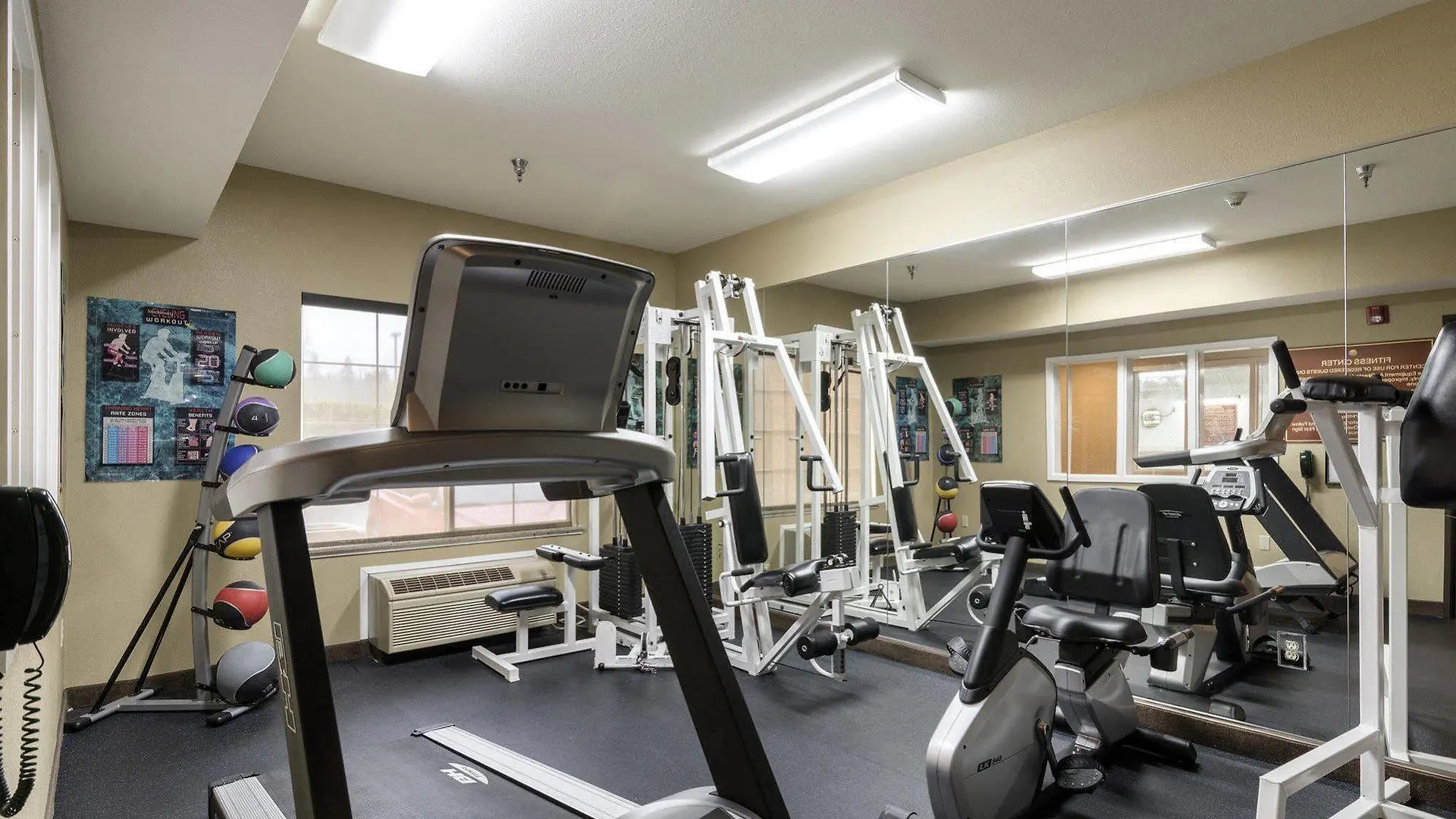 Comfort Inn & Suites Sacramento - University Area Hotel